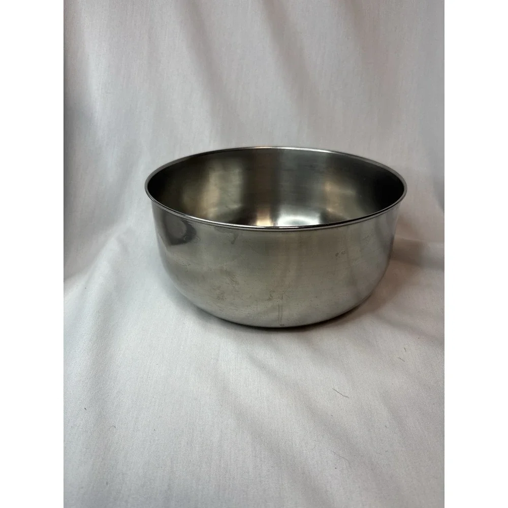 Stainless Steel Mixing Bowl 8 in Diameter Silver Solid